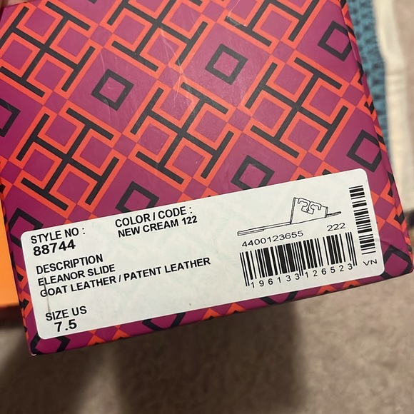 Small Tory Burch shoe box with dust bag and shopping bag (no shoe included) - Picture 7 of 11